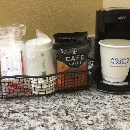Days Inn By Wyndham Newberry South Carolina Buitenkant foto
