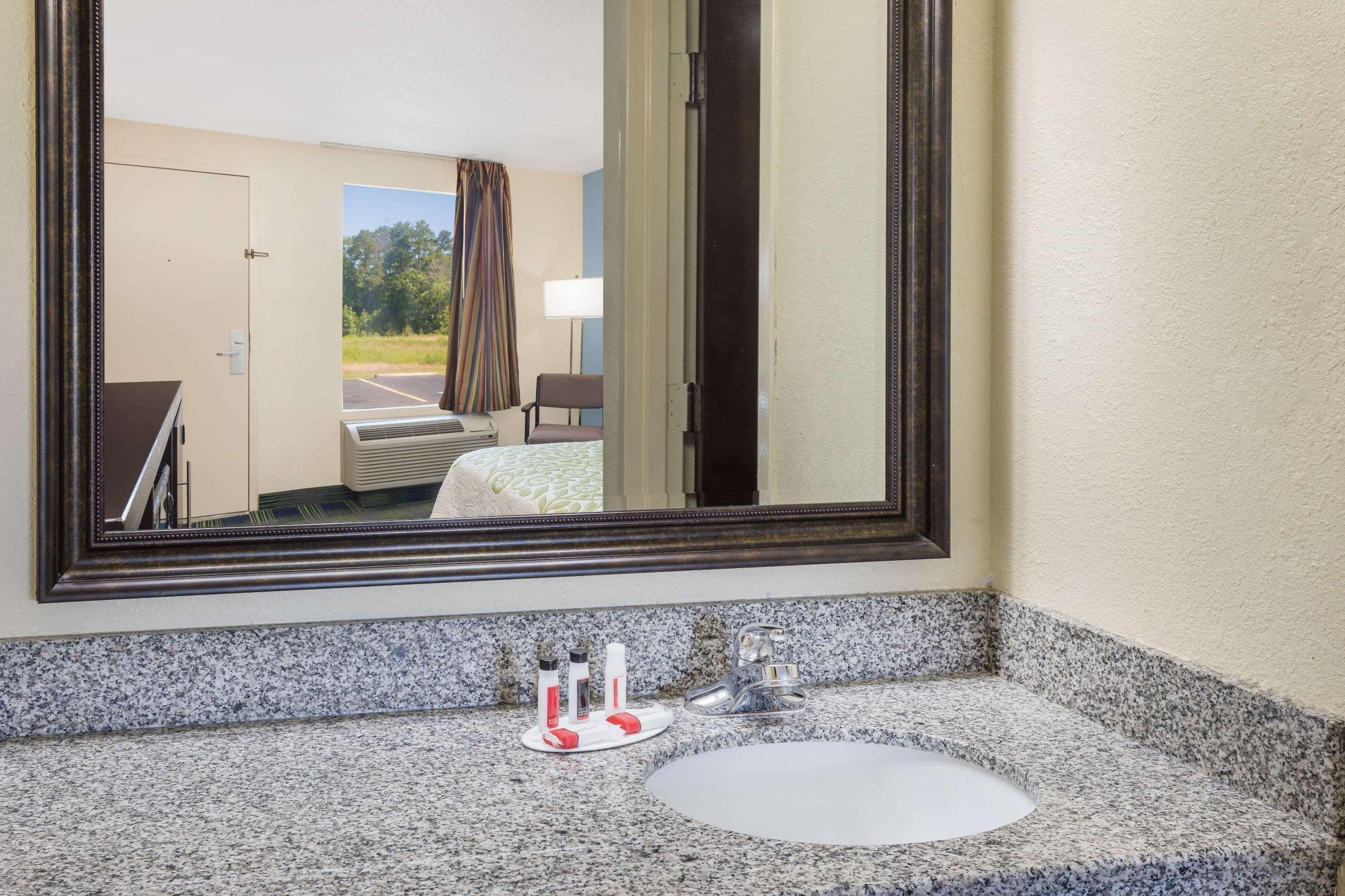 Days Inn By Wyndham Newberry South Carolina Buitenkant foto